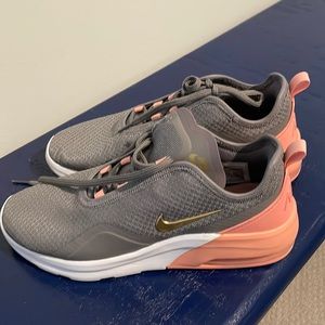 Nike woman’s sneakers
